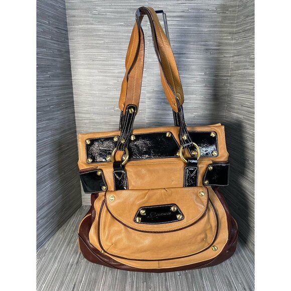 B. Makowsky Womens Shoulder Bag Beige Black‎ Leather Inner Pockets Dual Handle M - Picture 1 of 12